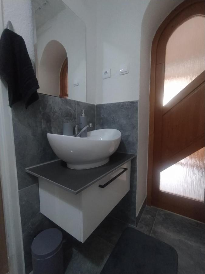 Apartman Karin Huty Exterior photo